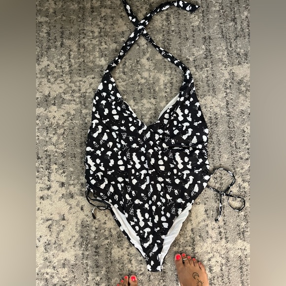 CUTE SWIMSUIT - Picture 2 of 6